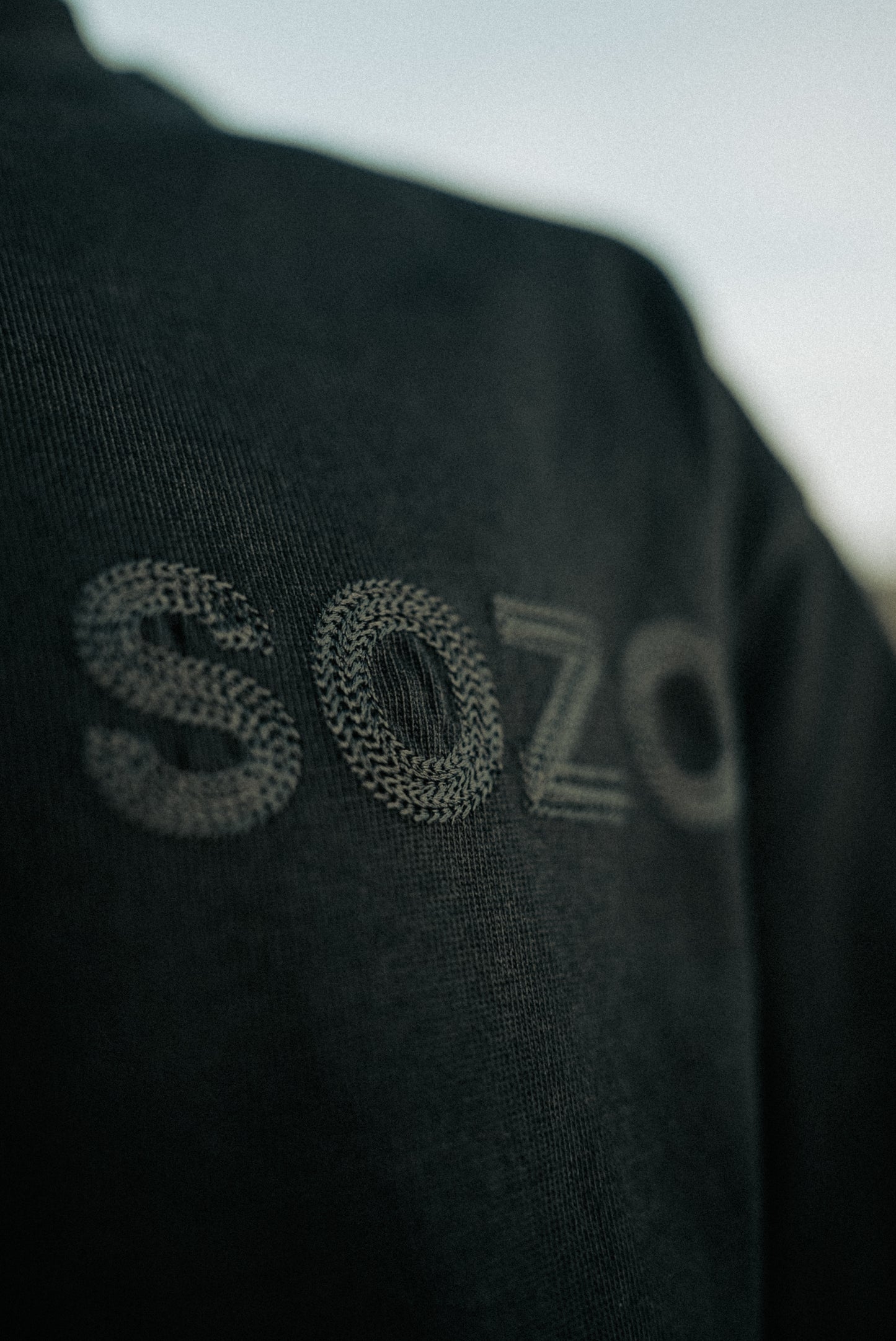 BLACK "SOZO" TEE